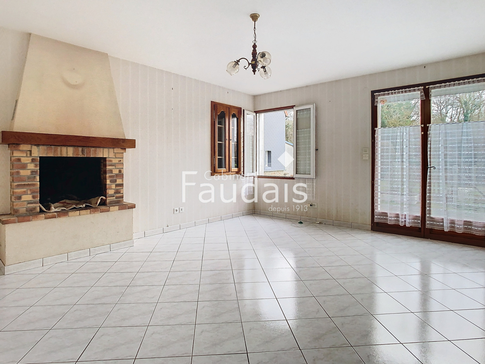 
                                                Vente
                                                 QUIBOU, Deux maisons de 121m2 et 62m2