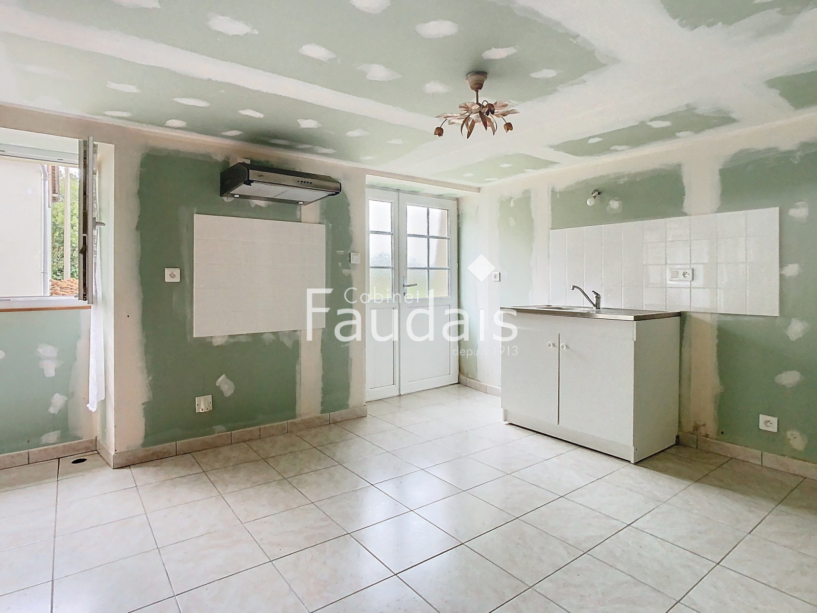 
                                                Vente
                                                 QUIBOU, Deux maisons de 121m2 et 62m2