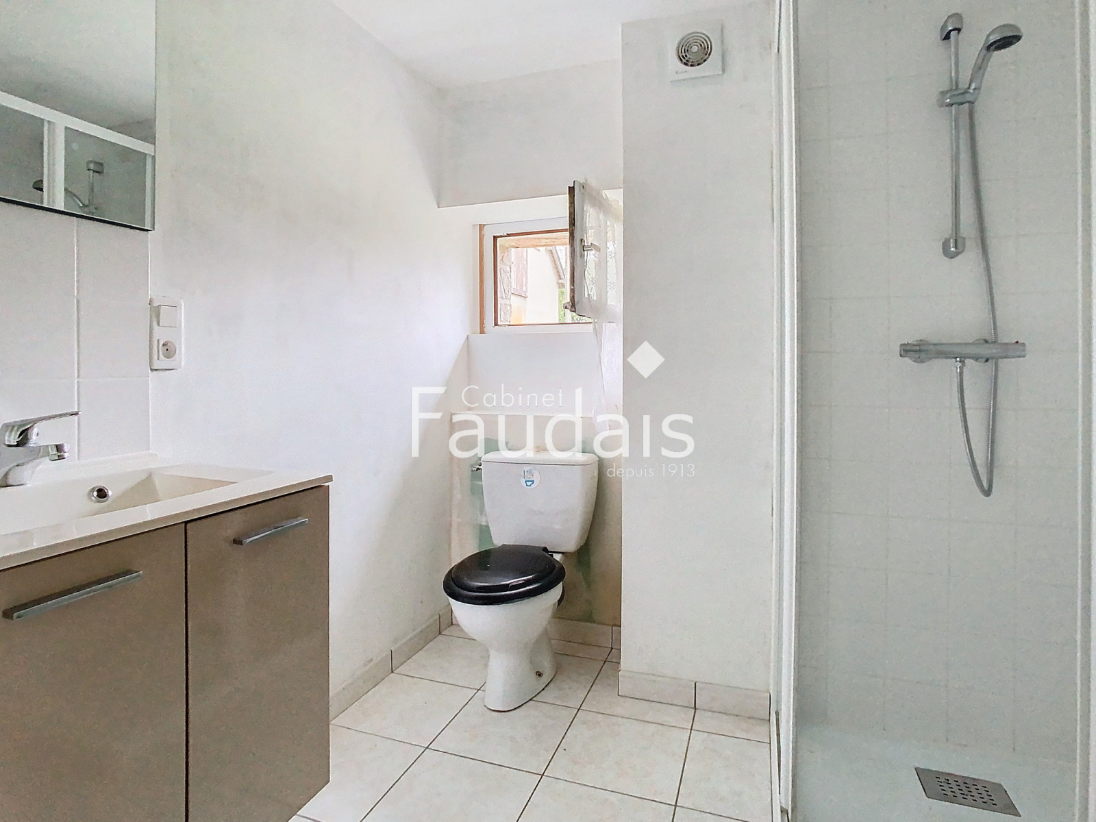 
                                                Vente
                                                 QUIBOU, Deux maisons de 121m2 et 62m2