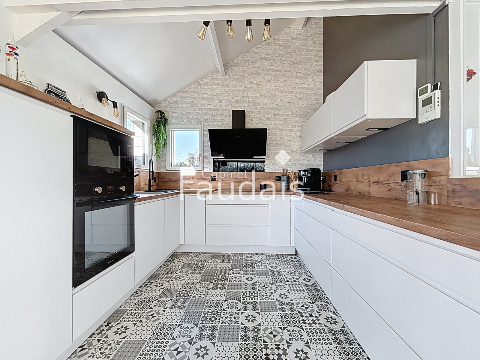 
                                                Vente
                                                 QUIBOU, Maison de 162m2 avec piscine 