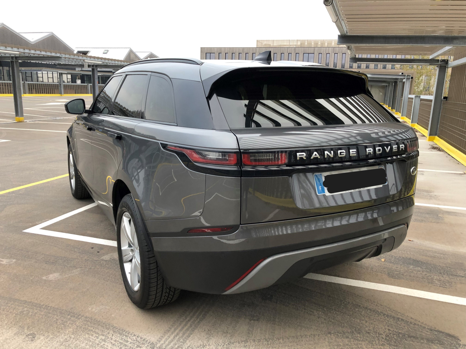 
                                                Voiture
                                                 RANGE ROVER VELAR 2.0 D180 SE MOTEUR HS