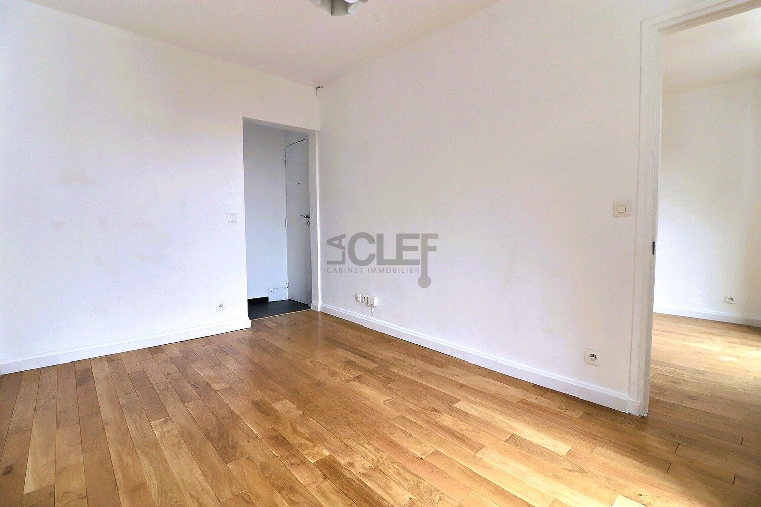 
                                                Vente
                                                 Rare 2 pièces refait à neuf