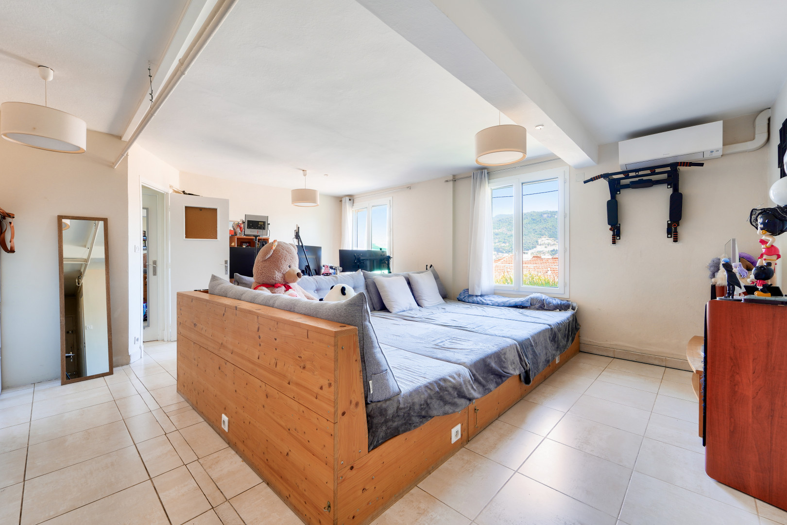 
                                                Vente
                                                 Rare à Cimiez : maison 170 m² sur 749 m² de terrain avec vue mer et extension possible