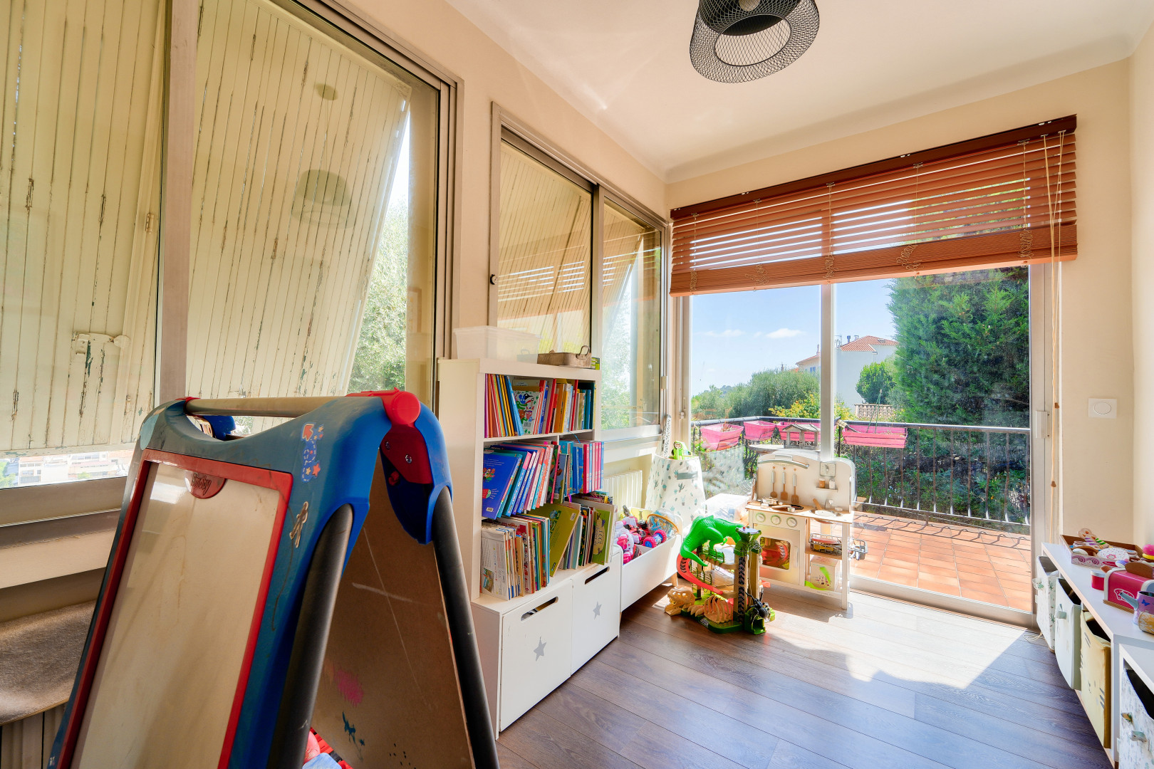 
                                                Vente
                                                 Rare à Cimiez : maison 170 m² sur 749 m² de terrain avec vue mer et extension possible