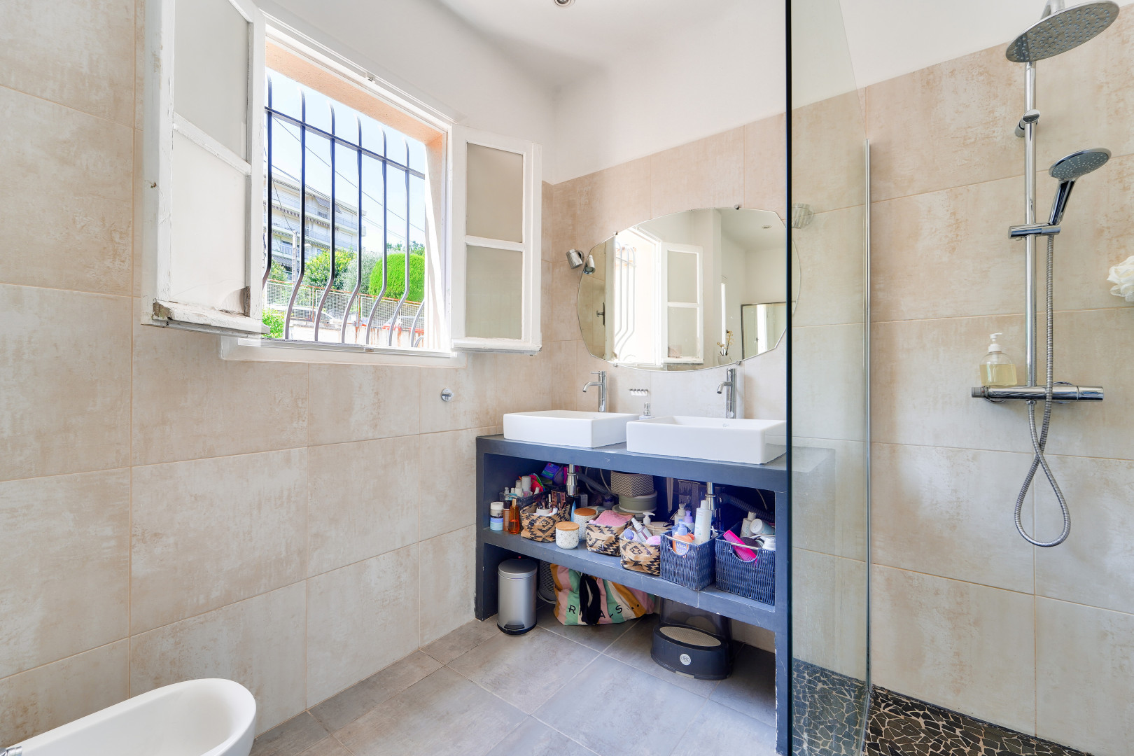 
                                                Vente
                                                 Rare à Cimiez : maison 170 m² sur 749 m² de terrain avec vue mer et extension possible