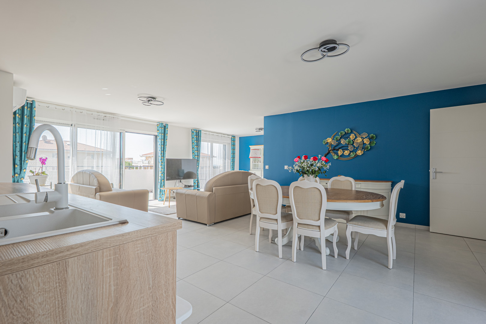 
                                                Vente
                                                 Rare à la vente – appartement 114 m² avec 98 m² de terrasses & double garage 48 m²