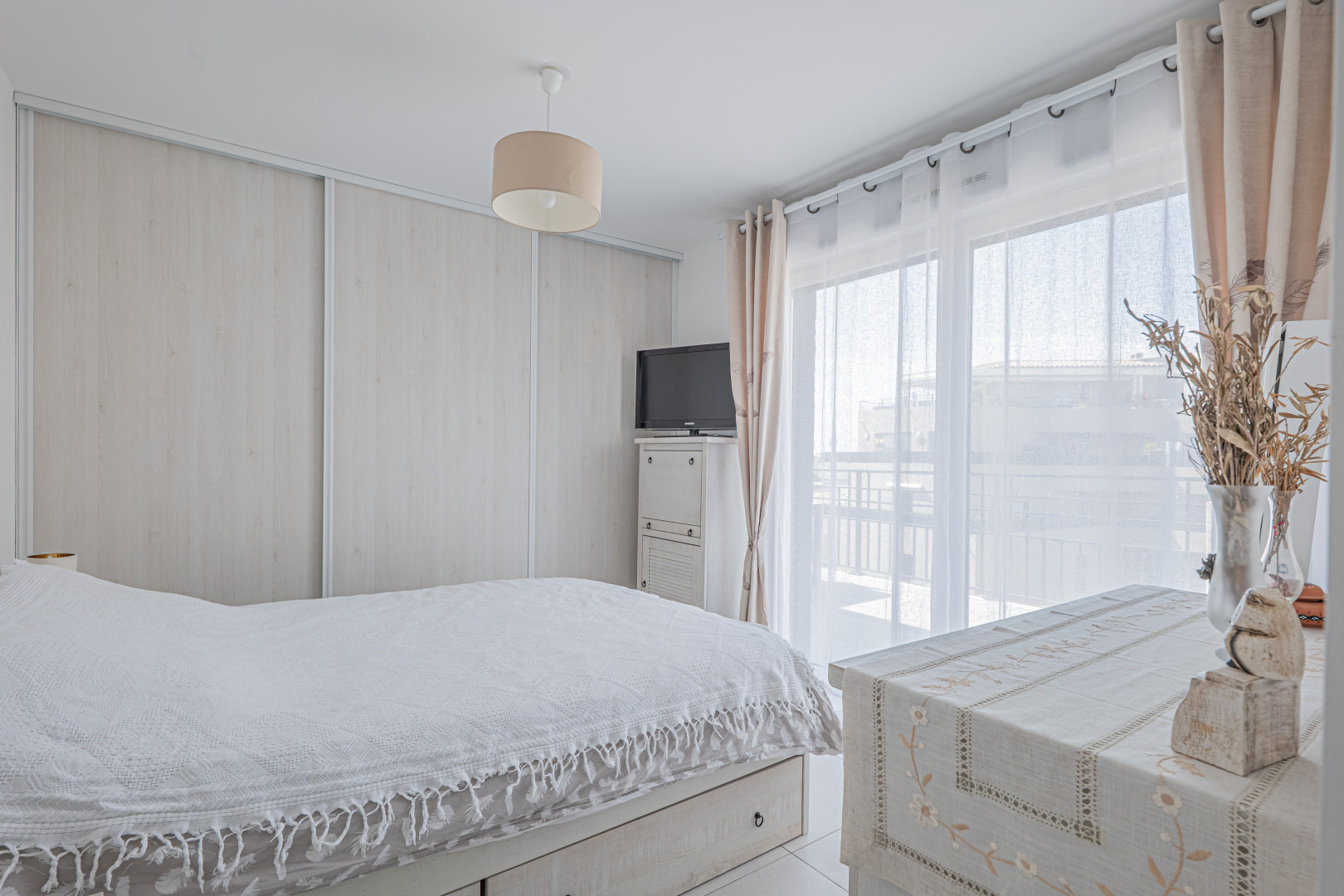 
                                                Vente
                                                 Rare à la vente – appartement 114 m² avec 98 m² de terrasses & double garage 48 m²