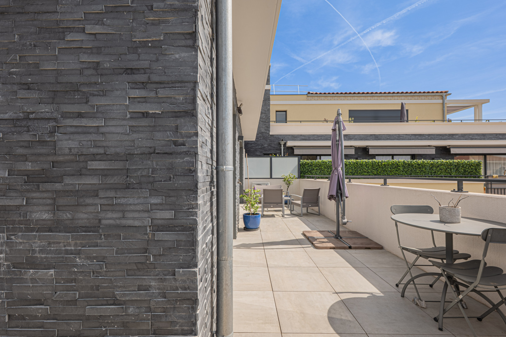 
                                                Vente
                                                 Rare à la vente – appartement 114 m² avec 98 m² de terrasses & double garage 48 m²