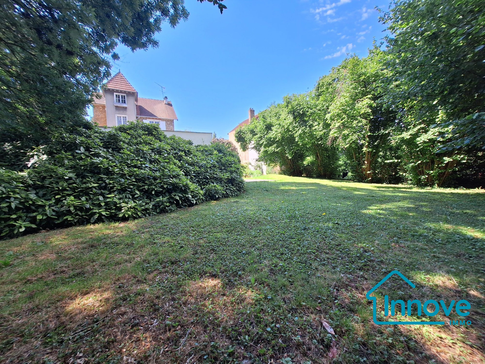 
                                                Vente
                                                 Rare à la vente : Grande maison de caractère sur vaste terrain
