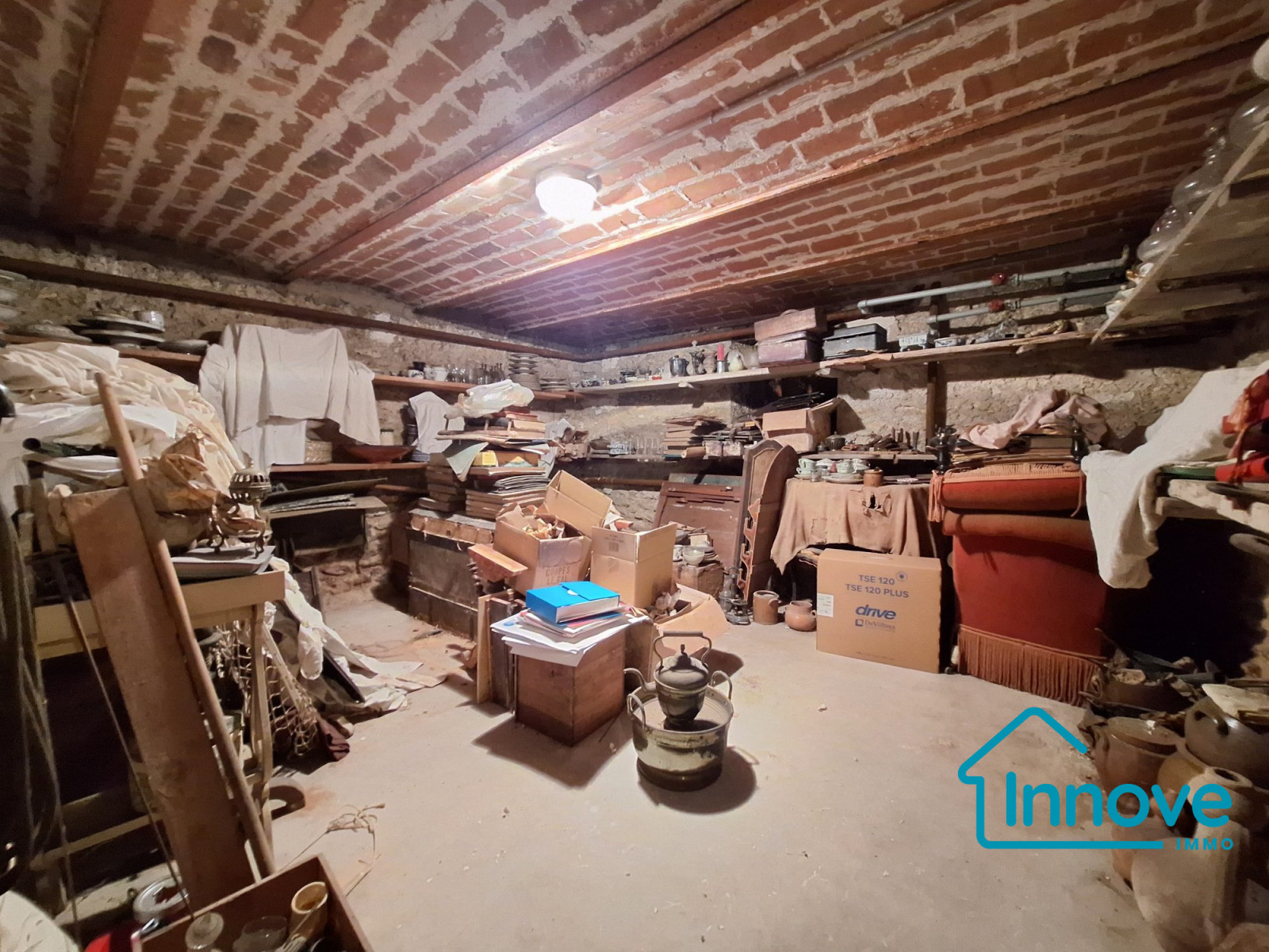 
                                                Vente
                                                 Rare à la vente : Grande maison de caractère sur vaste terrain