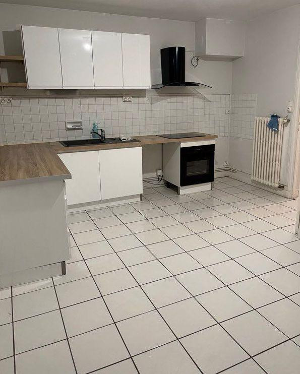 
                                                Location
                                                 Rare : appartement avec terrasse et balcons
