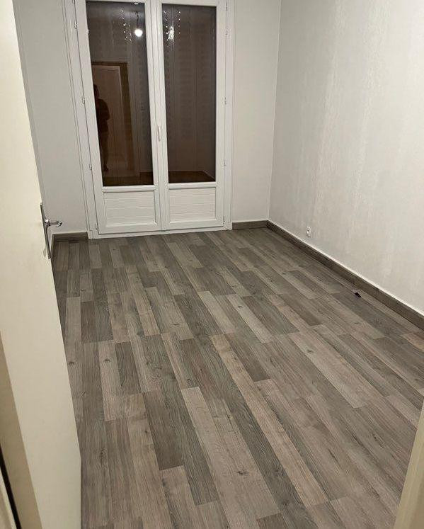 
                                                Location
                                                 Rare : appartement avec terrasse et balcons