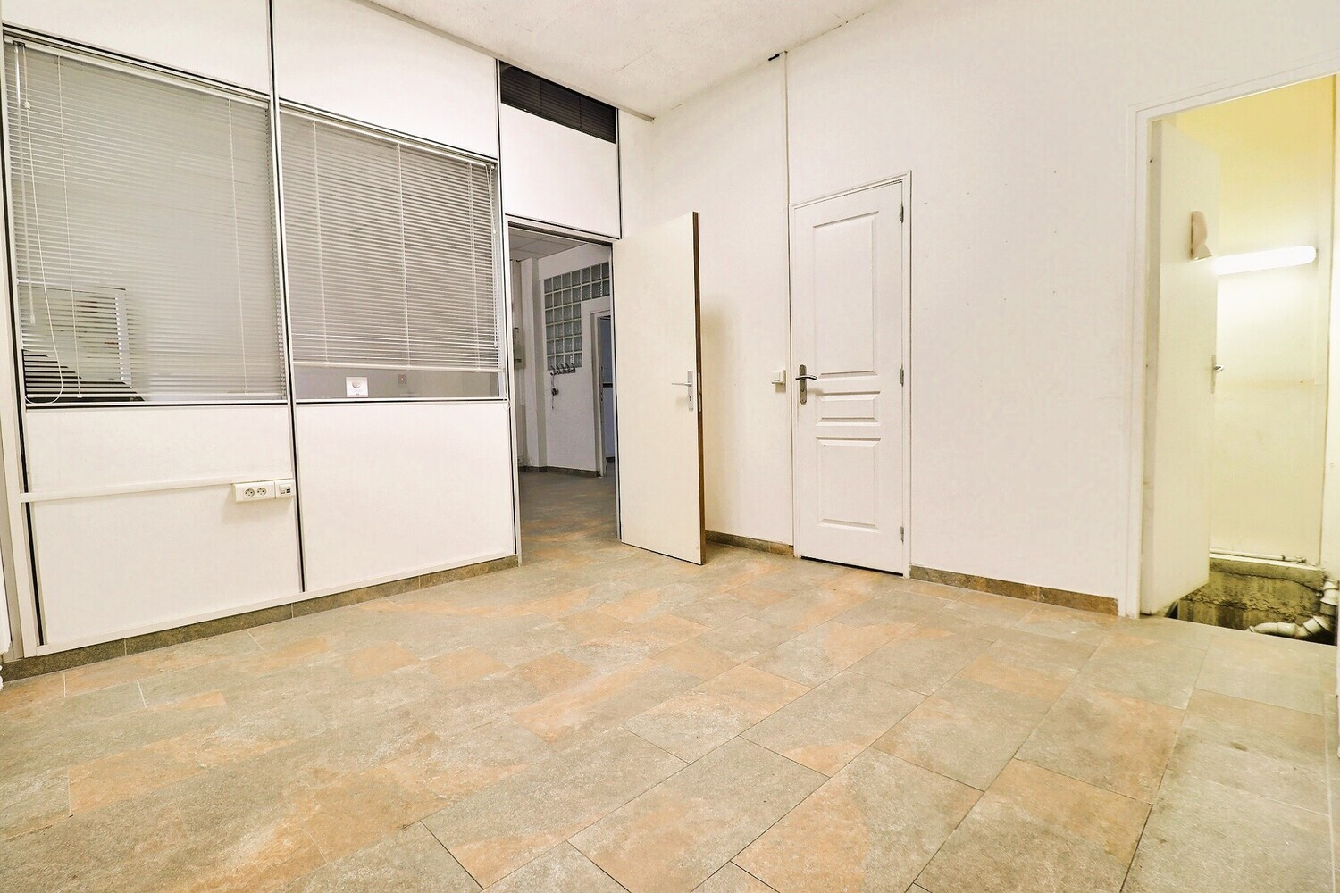 
                                                Vente
                                                 Rare Local commercial