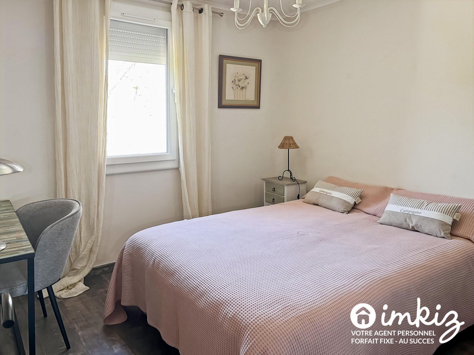 
                                                Vente
                                                 Rare, maison de village avec cour et piscine