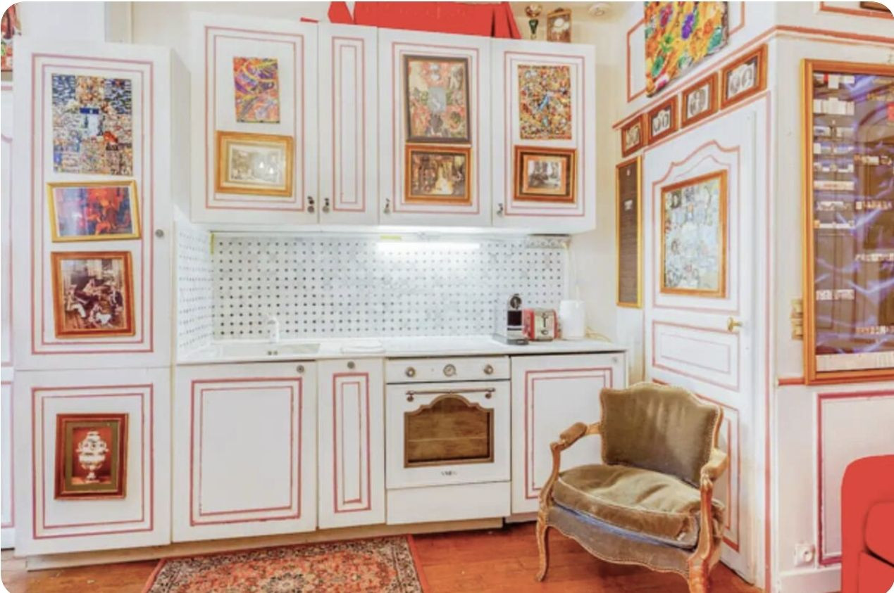 
                                                Location
                                                 Rare studio historique aux Invalides (loyer tout inclus)