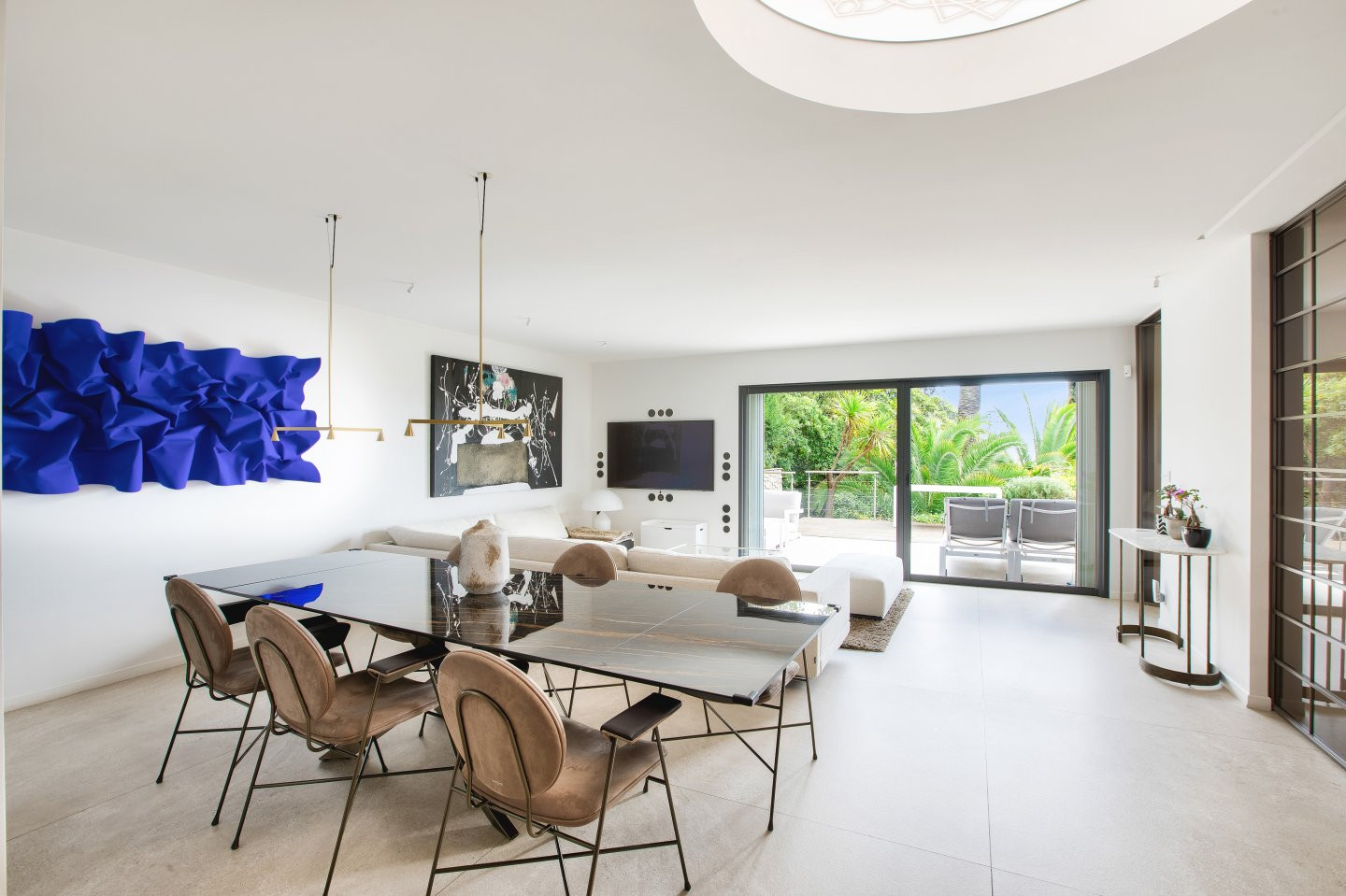 
                                                Vente
                                                 RARE – SUPERBE REZ-DE-JARDIN AVEC VUE PANORAMIQUE SUR NICE ET LA MER