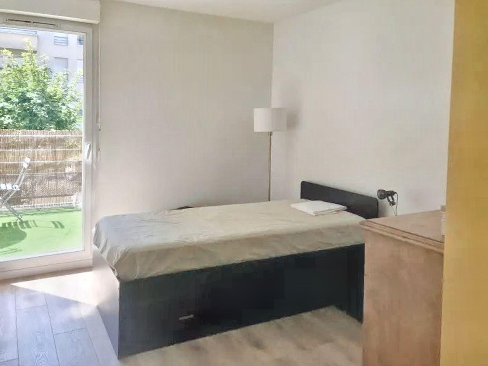 
                                                Location
                                                 Rare : T3 refait à neuf avec terrasse