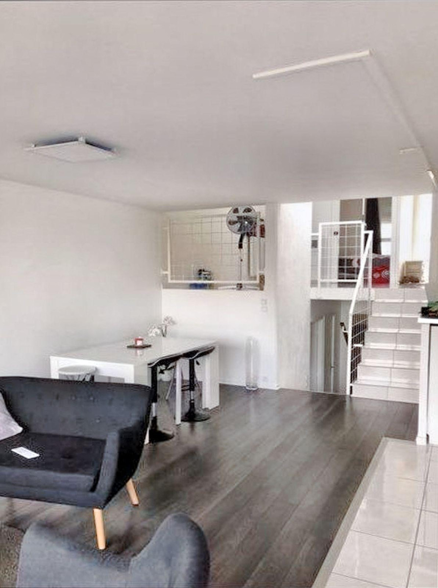 
                                                Location
                                                 Rare : un magnifique triplex au coeur d'Orly !