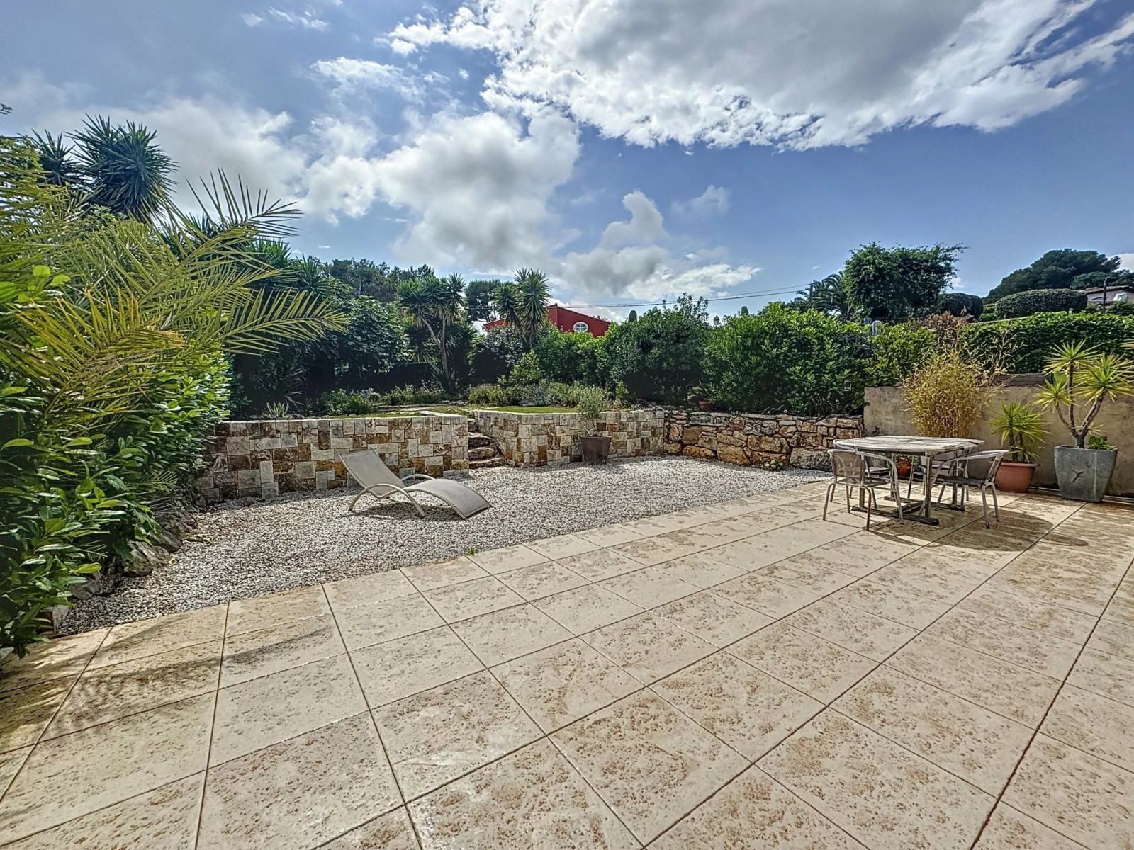 
                                                Vente
                                                 RARE: VILLA AU CALME