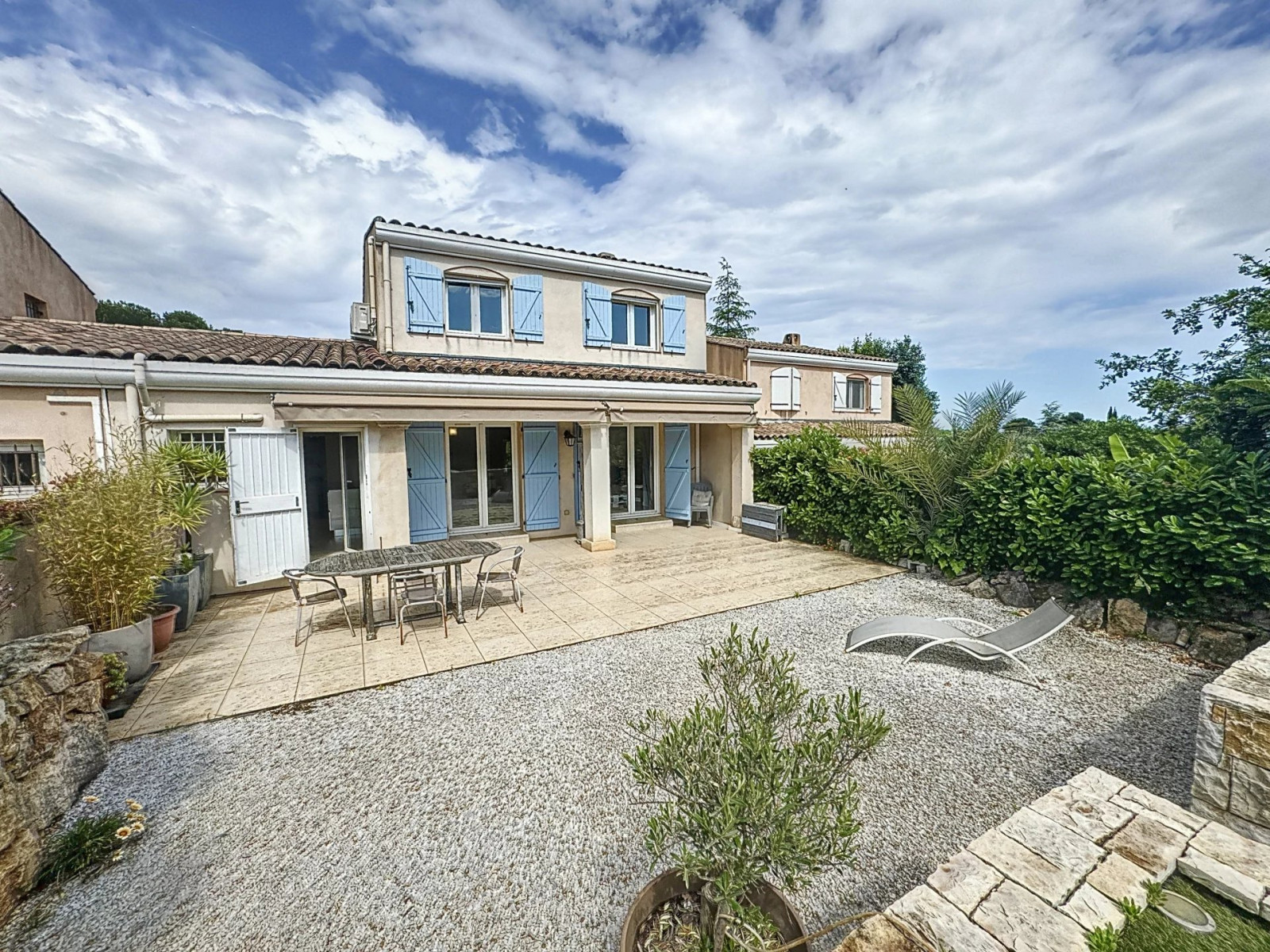 
                                                Vente
                                                 RARE: VILLA AU CALME