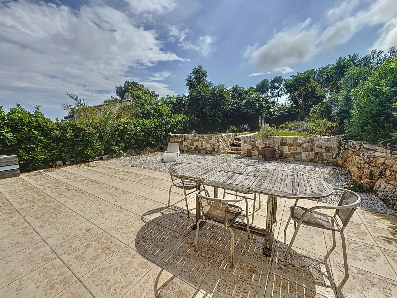 
                                                Vente
                                                 RARE: VILLA AU CALME