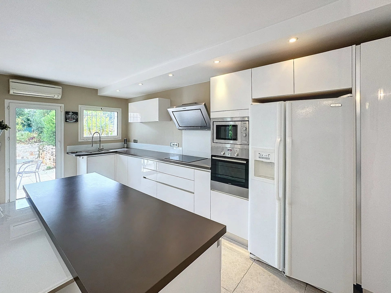 
                                                Vente
                                                 RARE: VILLA AU CALME