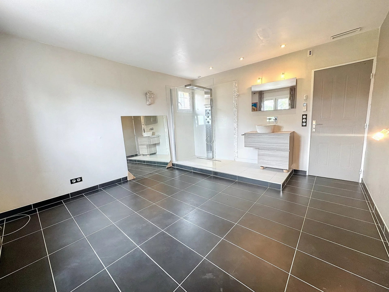 
                                                Vente
                                                 RARE: VILLA AU CALME