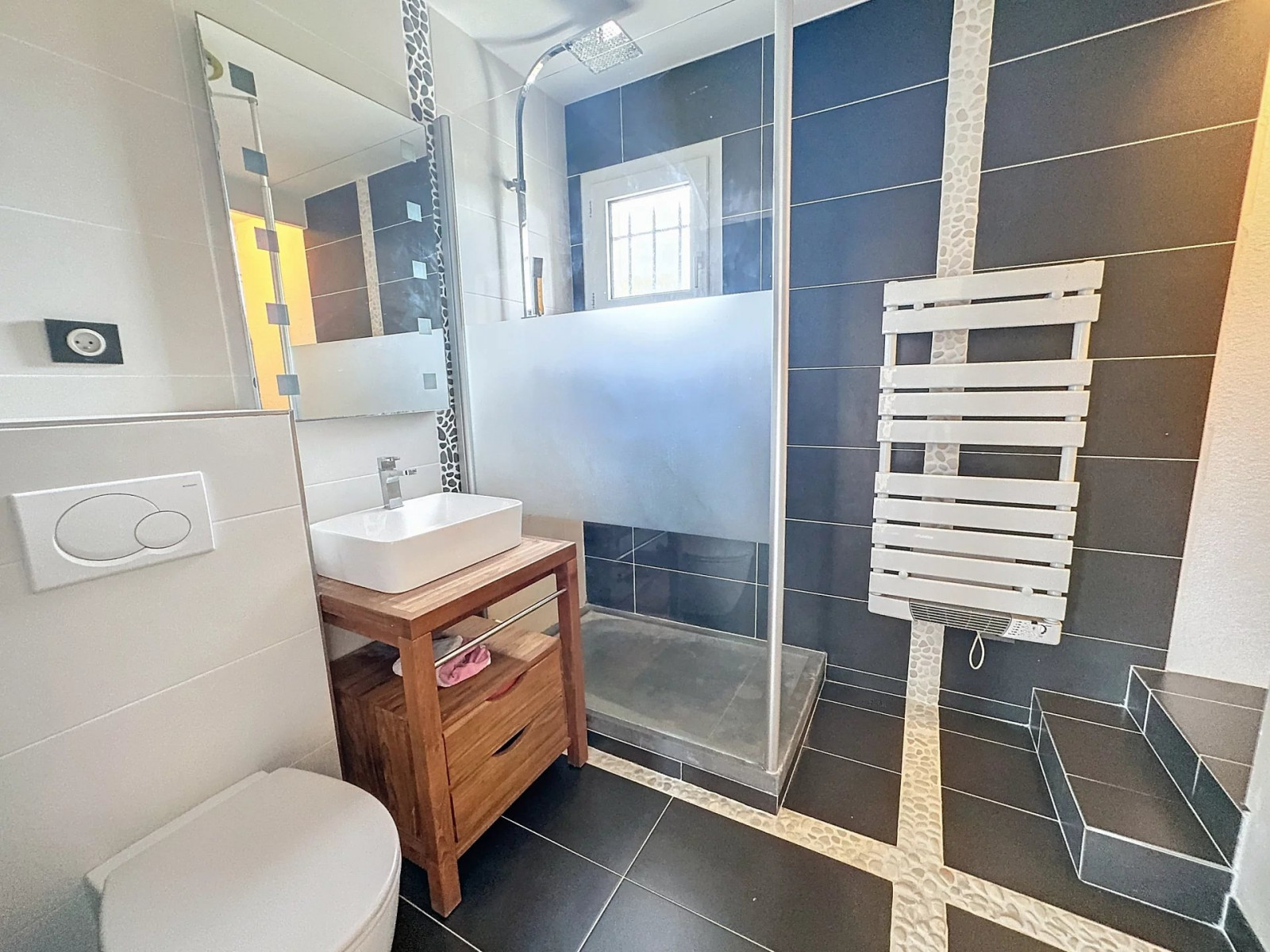 
                                                Vente
                                                 RARE: VILLA AU CALME