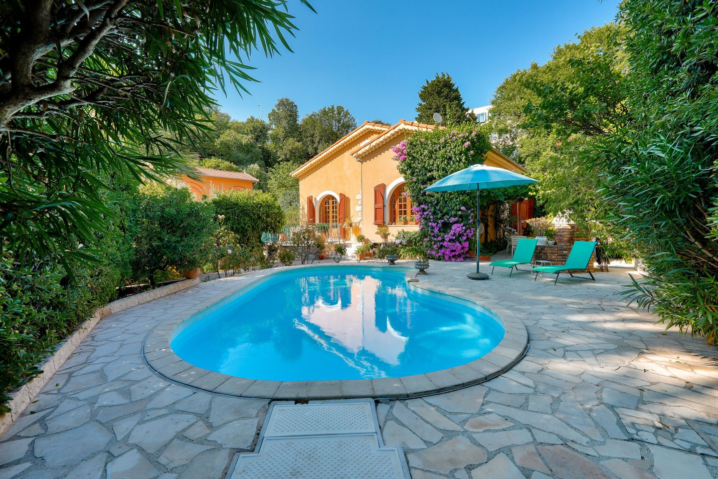 
                                                Vente
                                                 Ravissante maison au coeur de Cimiez