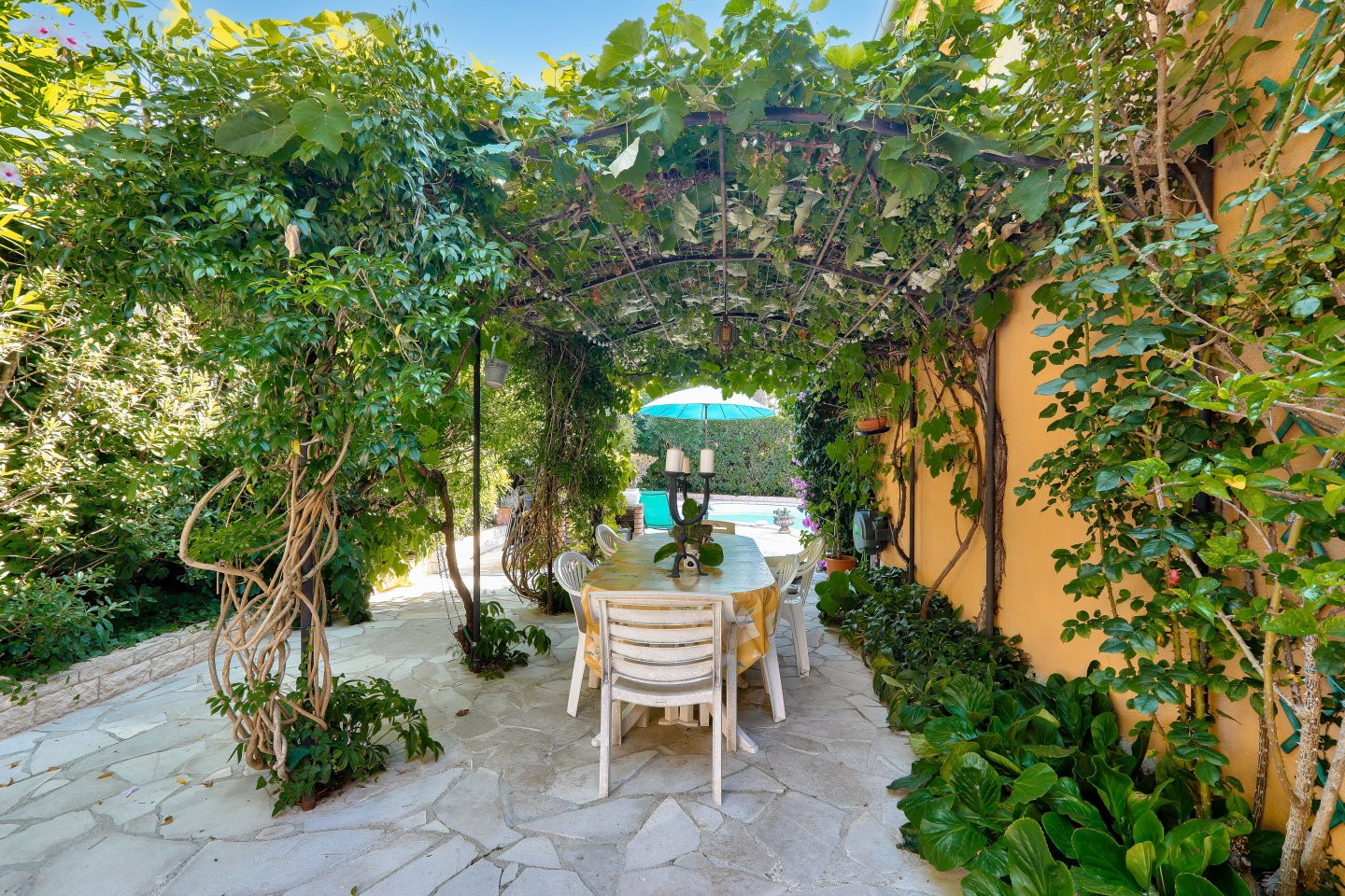 
                                                Vente
                                                 Ravissante maison au coeur de Cimiez
