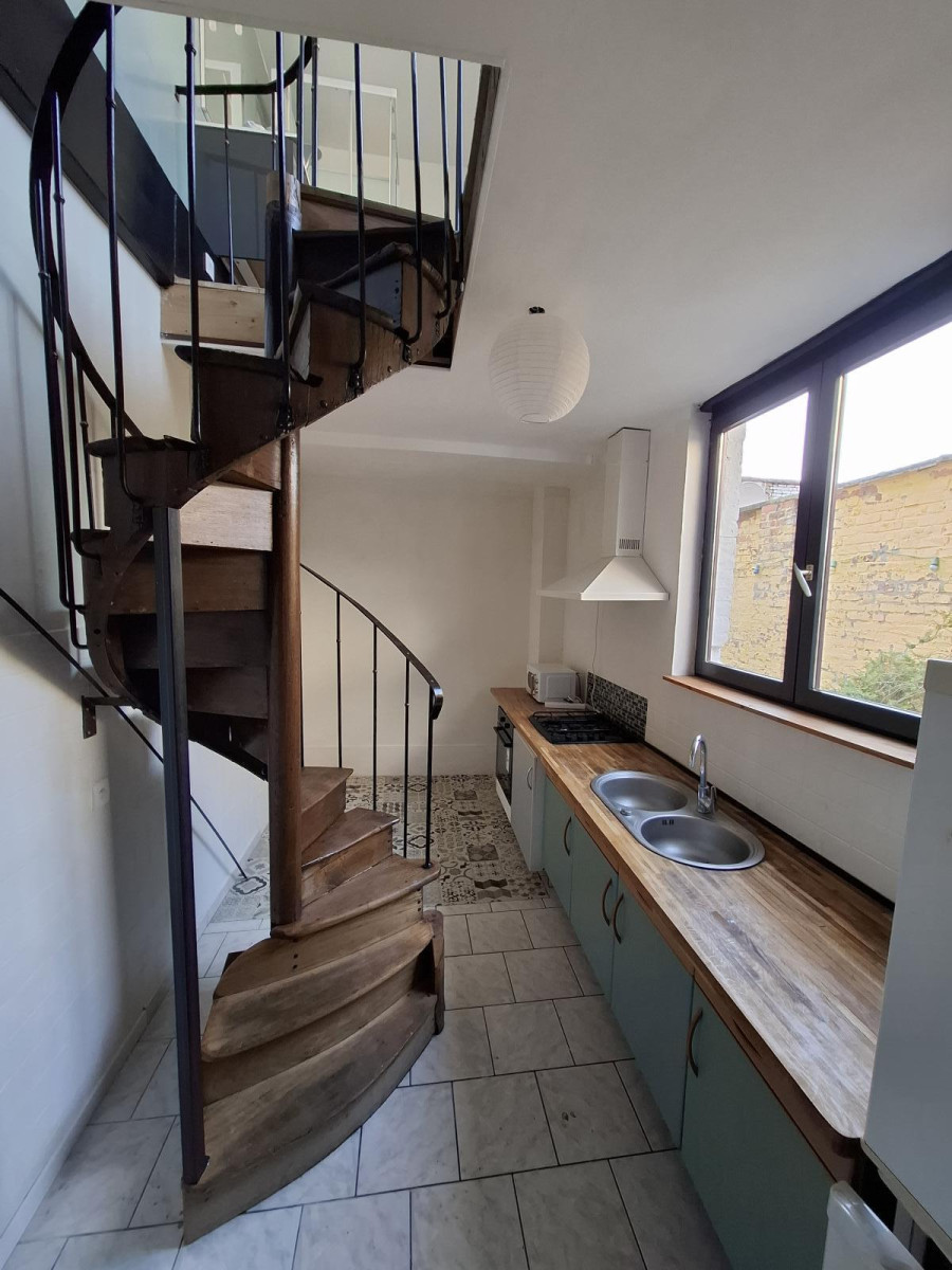 
                                                Location
                                                 RDC Maison bourgeoise