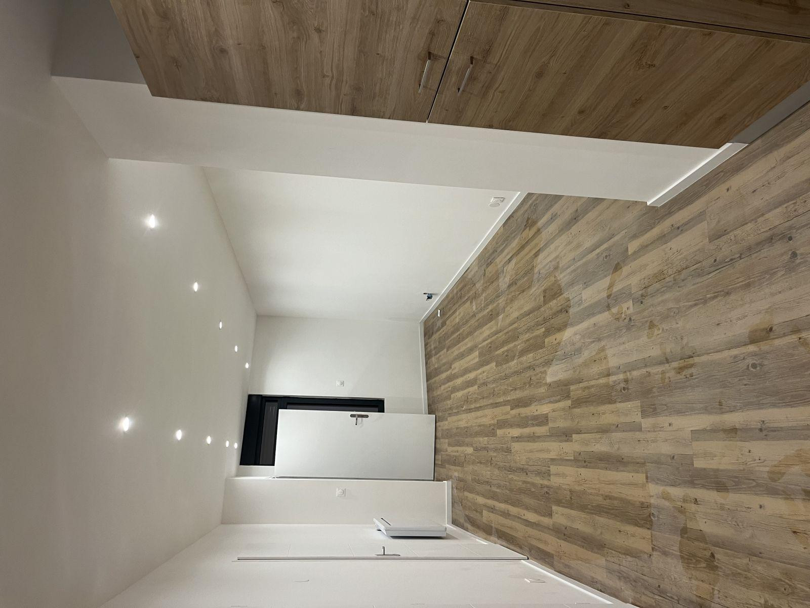 
                                                Location
                                                 Réfection totale à 5 min du centre et de la gare.