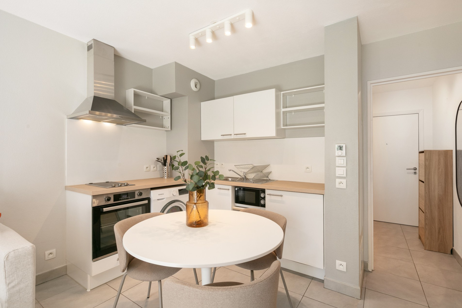 
                                                Location
                                                 Référence : 5 Bottero