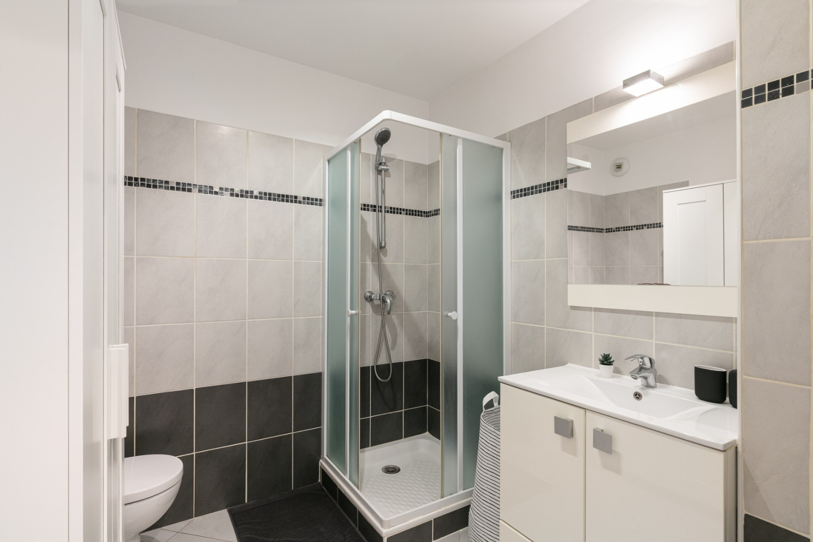 
                                                Location
                                                 Référence : 5 Bottero