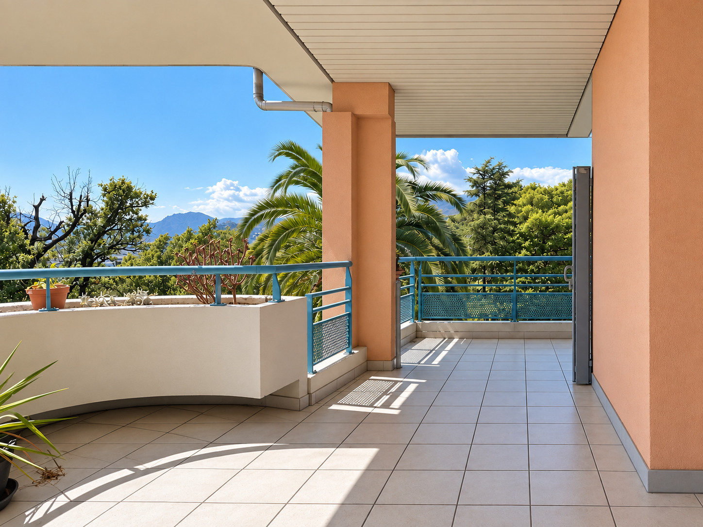 
                                                Location
                                                 Référence : Domaine des palmiers