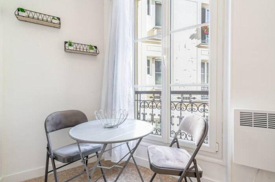 
                                                Location
                                                 Refuge Parisien Chic dans le 11ᵉ Animé
