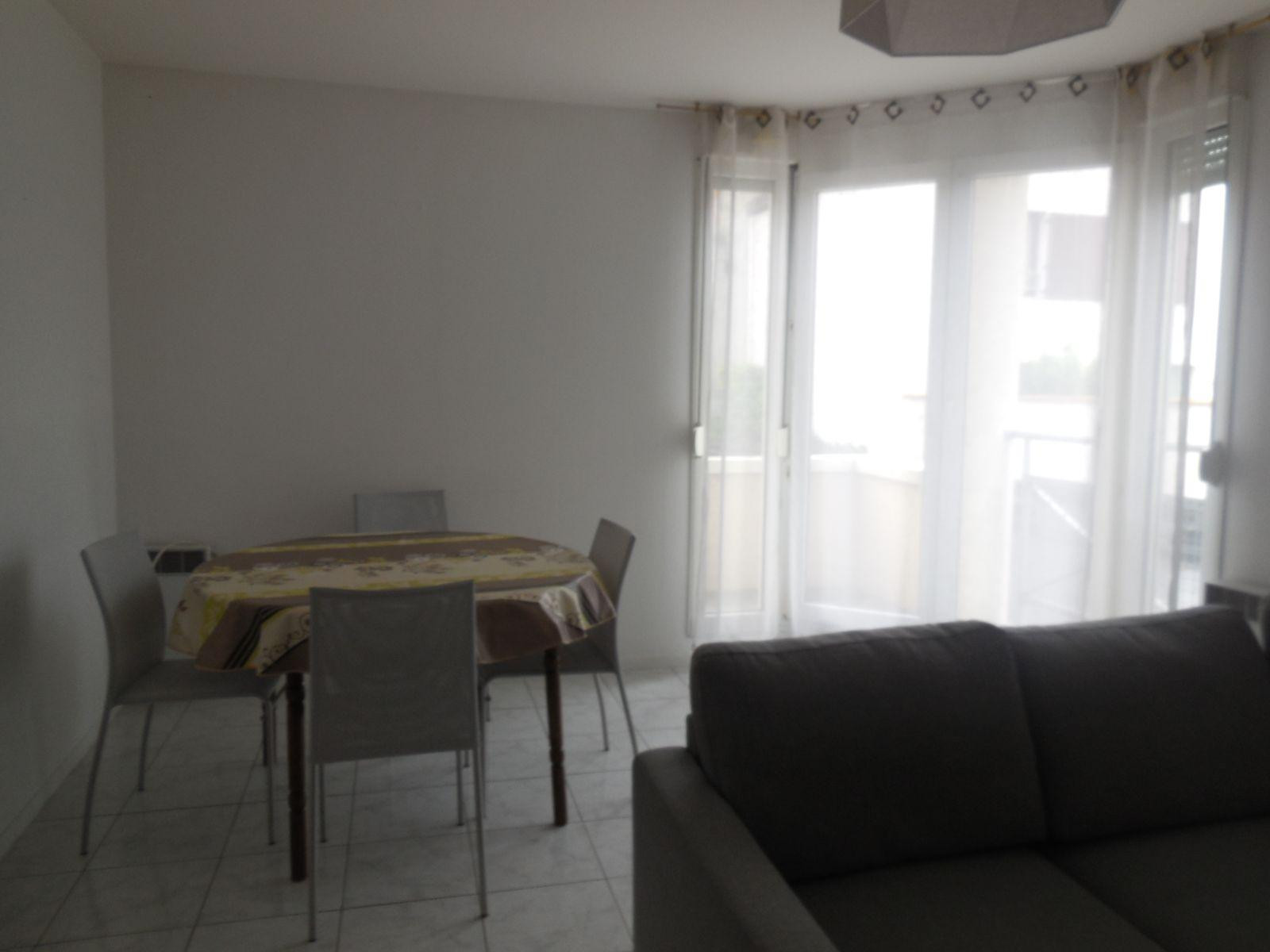 
                                                Location
                                                 REIMS CENTRE loue F3 avec 2 parkings