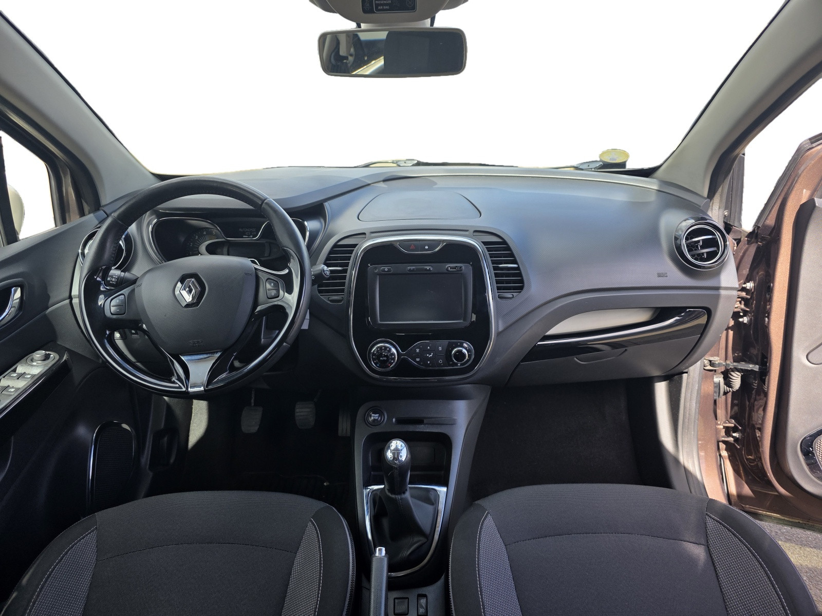 
                                                Voiture
                                                 RENAULT CAPTUR - 1.5 dCi 90 CV INTENS - 4 CV