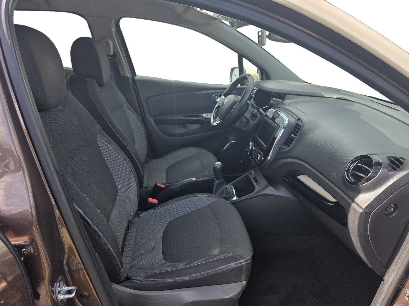 
                                                Voiture
                                                 RENAULT CAPTUR - 1.5 dCi 90 CV INTENS - 4 CV