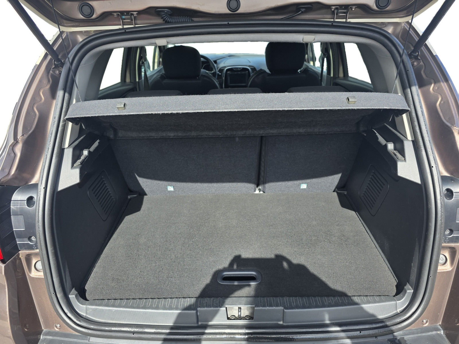 
                                                Voiture
                                                 RENAULT CAPTUR - 1.5 dCi 90 CV INTENS - 4 CV