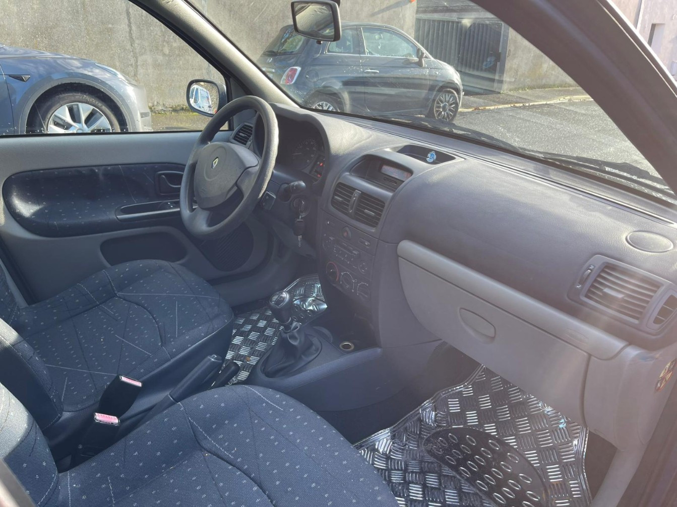 
                                                Voiture
                                                 RENAULT CLIO 1.2 Authentique