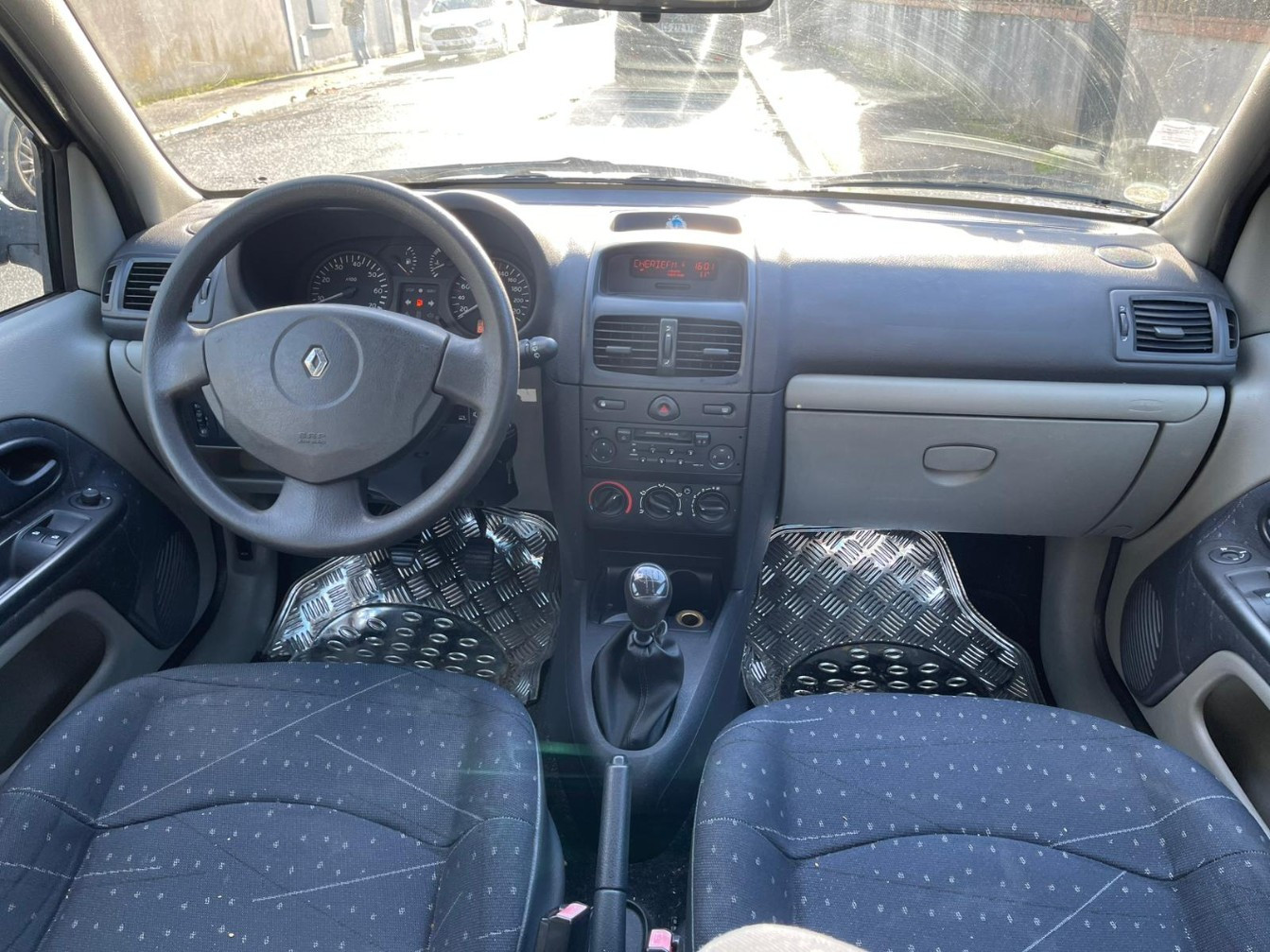 
                                                Voiture
                                                 RENAULT CLIO 1.2 Authentique