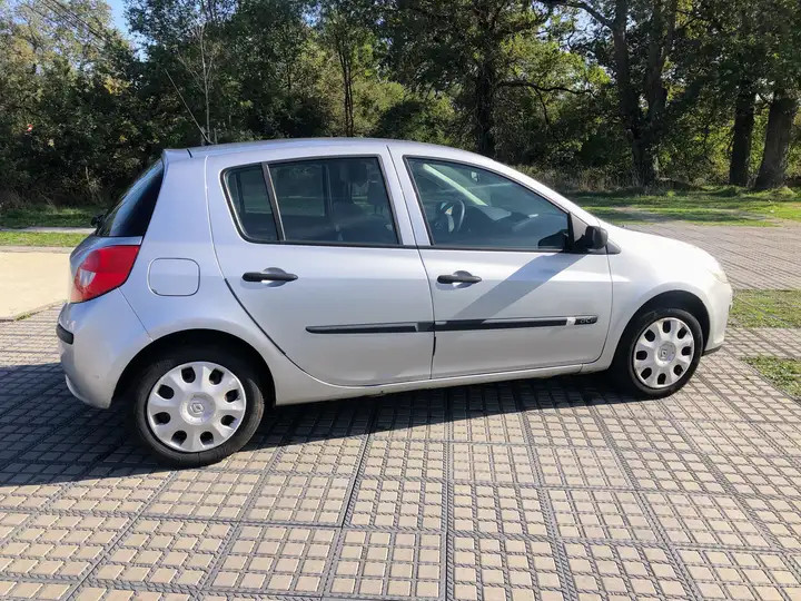 
                                                Voiture
                                                 Renault Clio 1.5 dCi 70 Confort Pack Clim