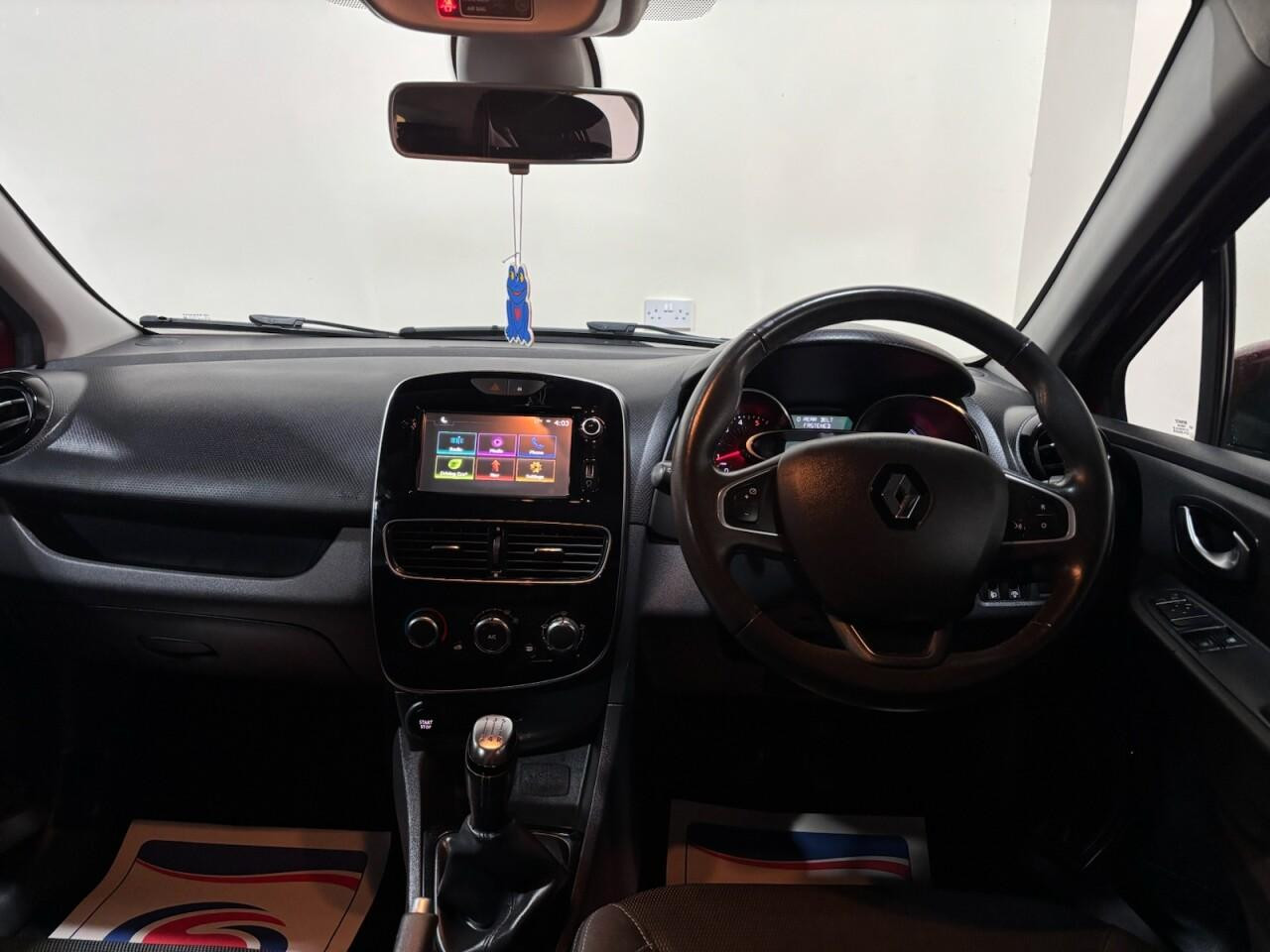 Voiture
                                                 Renault Clio 1.5 dCi Dynamique Nav Hatchback 5dr Diesel Manual Euro 6 (s/s) (90 ps)