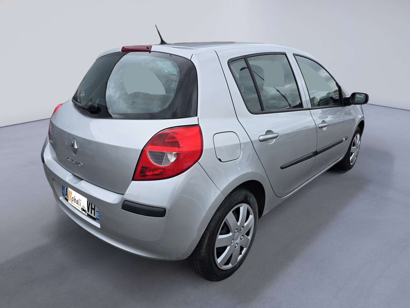 
                                                Voiture
                                                 RENAULT CLIO 3 - 1.5 dCi 70 CV EXPRESSION - 4 CV