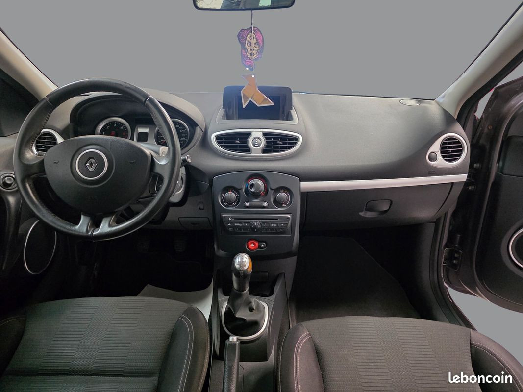 
                                                Voiture
                                                 RENAULT CLIO 3 - 1.5 dCi 90 CV AUTHENTIQUE - 5 CV