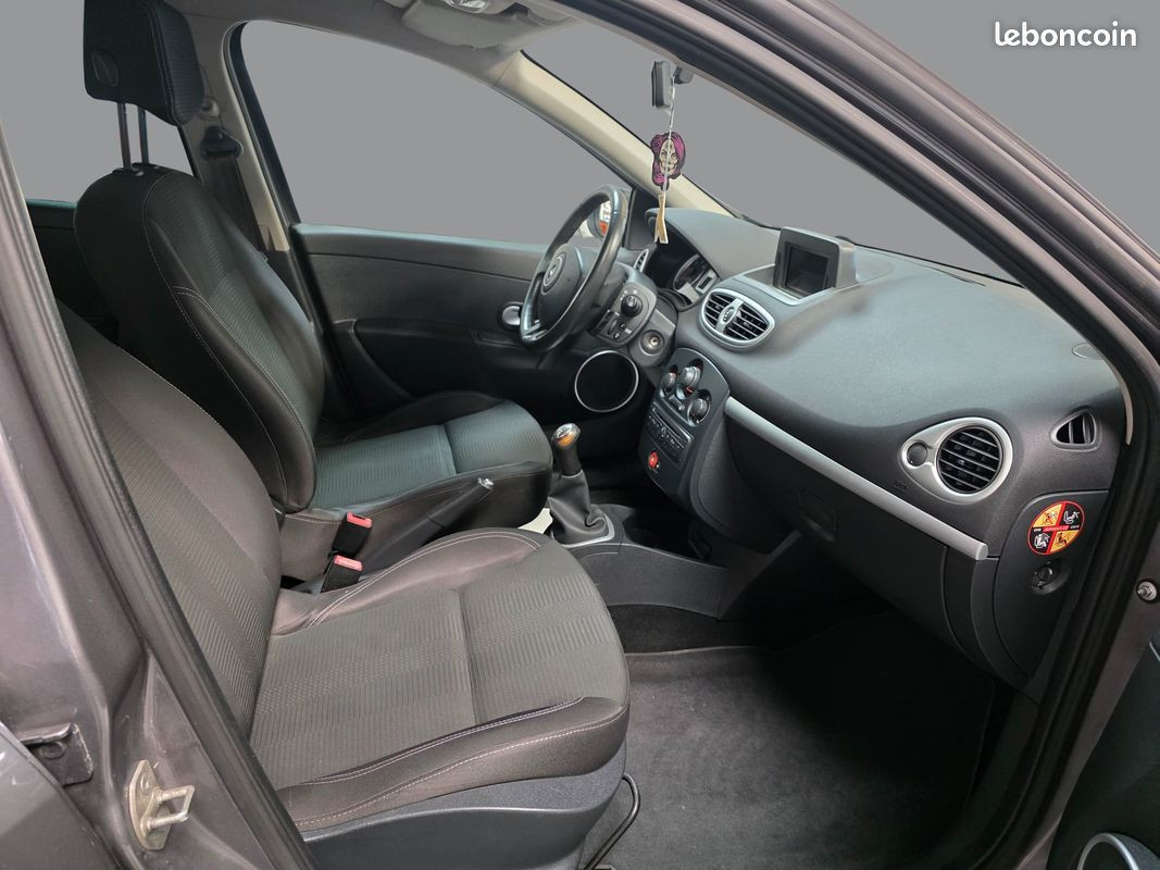 
                                                Voiture
                                                 RENAULT CLIO 3 - 1.5 dCi 90 CV AUTHENTIQUE - 5 CV