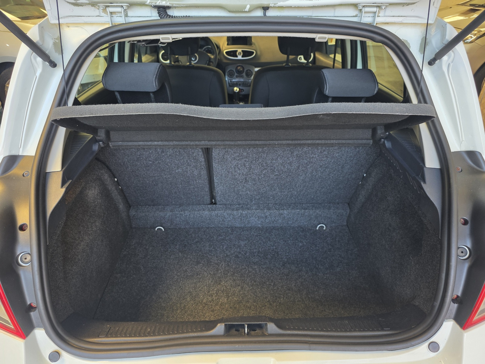 
                                                Voiture
                                                 RENAULT CLIO 3 - 1.5 DCI 90 CV EXPRESSION - 4 CV