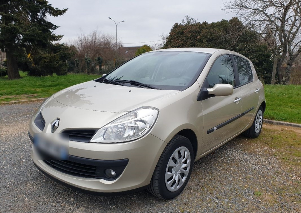 
                                                Voiture
                                                 Renault Clio 3