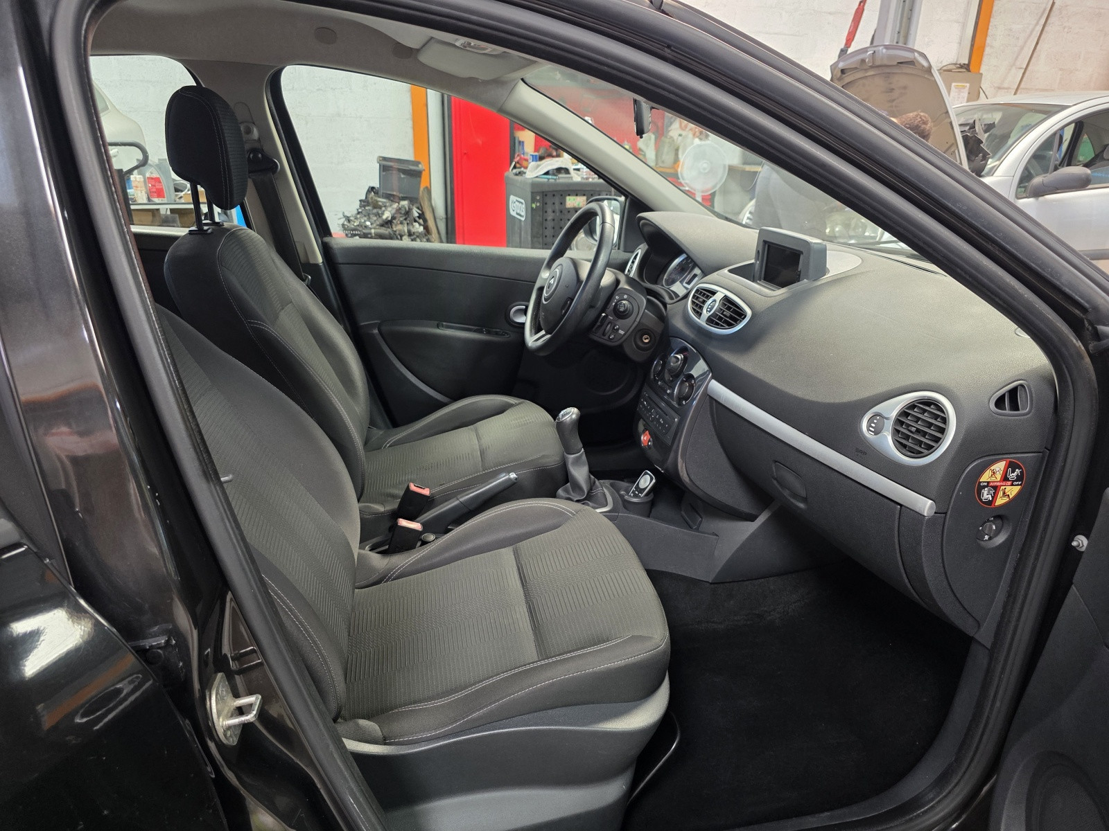
                                                Voiture
                                                 RENAULT CLIO 3 ESTATE - 1.5 dCi 70 CV EXPRESSION CLIM - 4 CV